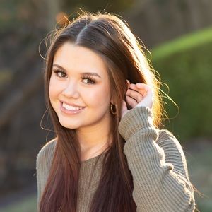 Meet your Posher, Chloe